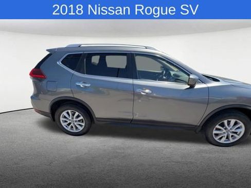 Used 2018 Nissan Rogue SV AWD/4WD image 10