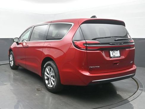 New 2027 Chrysler Pacifica Select w/ Family Tech Group AWD/4WD image 4
