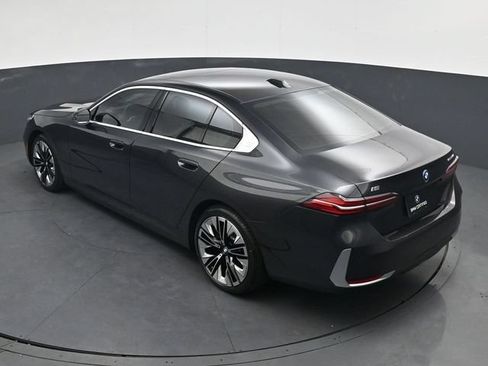 Used 2025 BMW i5 eDrive40i w/ Premium Package RWD image 29