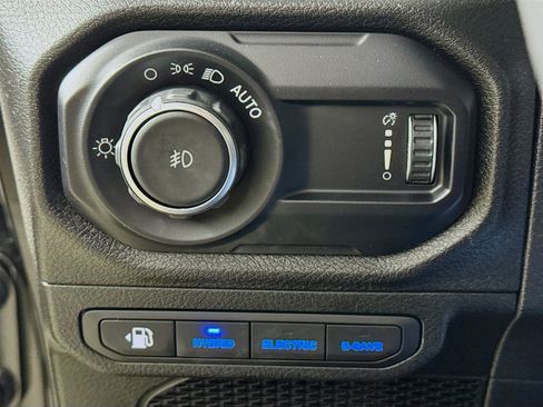 Used 2024 Jeep Wrangler Unlimited w/ Convenience Group image 12