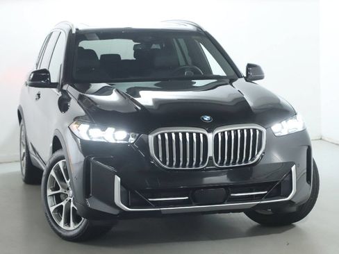 Certified 2024 BMW X5 xDrive40i w/ Premium Package AWD/4WD image 2