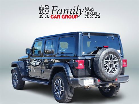 Used 2024 Jeep Wrangler Sahara image 3