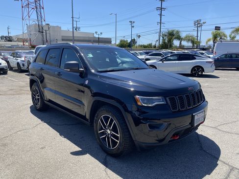 Used 2018 Jeep Grand Cherokee Trailhawk w/ Trailhawk Luxury Group AWD/4WD image 5