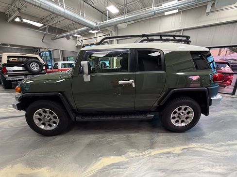 Used 2012 Toyota FJ Cruiser 4WD w/ Upgrade Pkg image 38