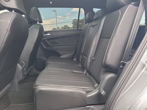 Used 2023 Volkswagen Tiguan SE R-Line FWD image 9