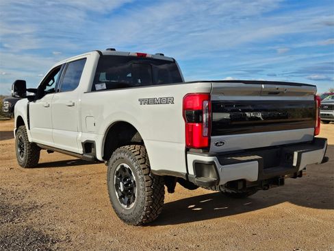 New 2026 Ford F250 Platinum w/ Tremor Off-Road Package image 8