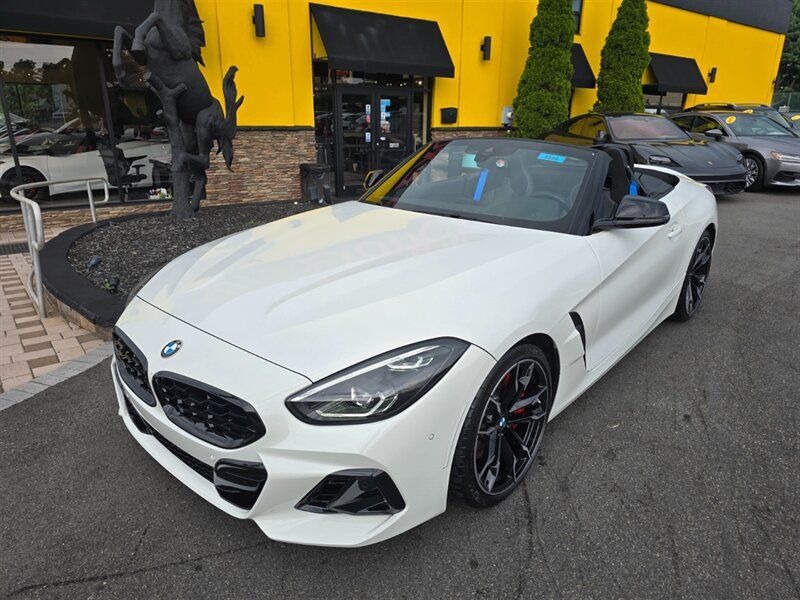 Used 2025 BMW Z4 M40i w/ Edition RWD image 5