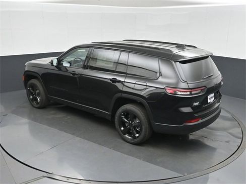 New 2025 Jeep Grand Cherokee L Altitude image 22