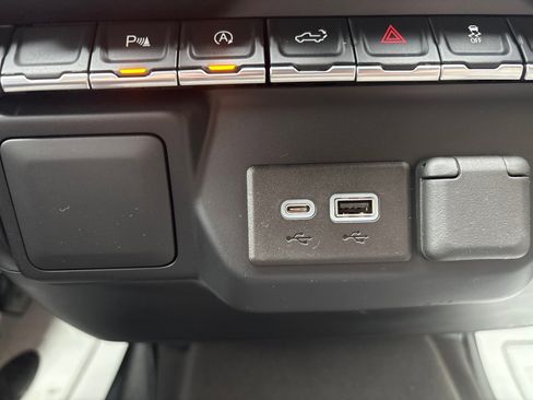 Used 2022 Chevrolet Silverado 1500 LT w/ Z71 Off-Road Package image 22