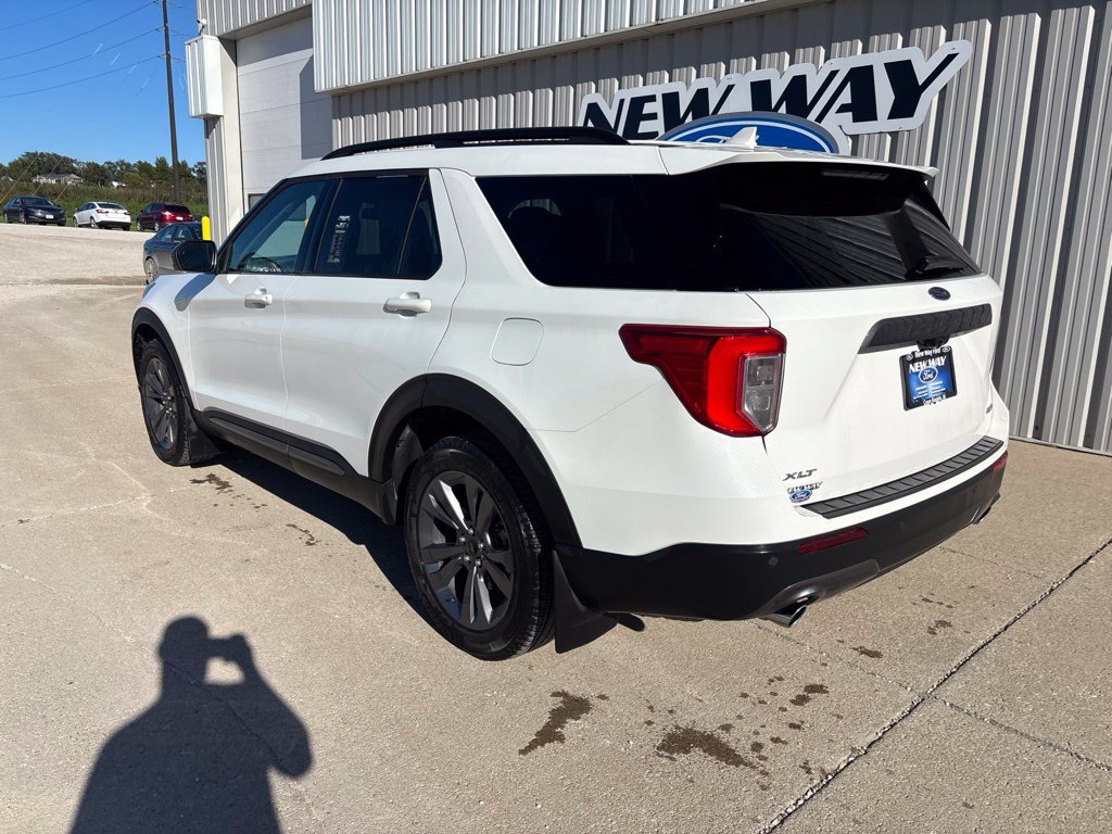 Used 2022 Ford Explorer XLT w/ Equipment Group 202A AWD/4WD image 8