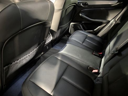 Certified 2026 Porsche Macan AWD/4WD image 24