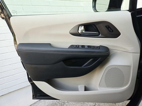 Used 2024 Chrysler Pacifica Touring-L w/ Road Tripper Package FWD image 35