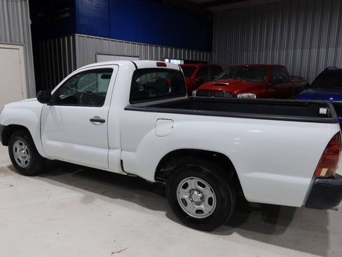Used 2014 Toyota Tacoma 2WD Regular Cab image 2