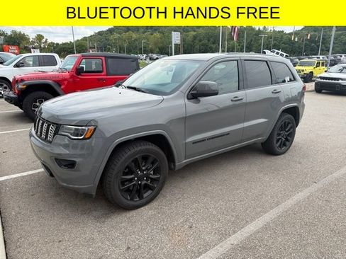 Used 2022 Jeep Grand Cherokee Laredo X AWD/4WD image 3