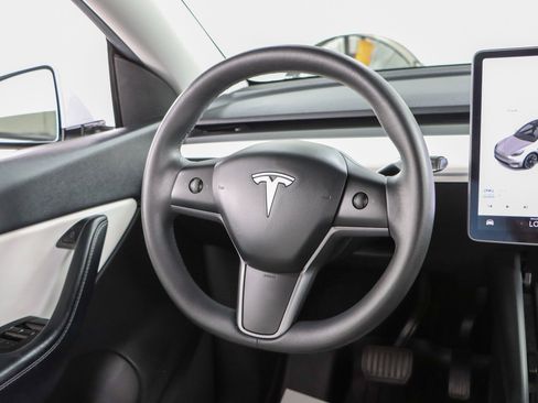 Used 2021 Tesla Model Y Long Range AWD/4WD image 12