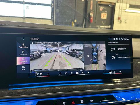 Used 2024 BMW 740i xDrive image 28