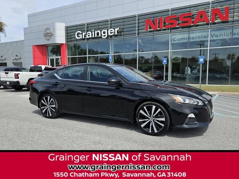 Used 2021 Nissan Altima 2.5 SR w/ SR Premium Package FWD image 1