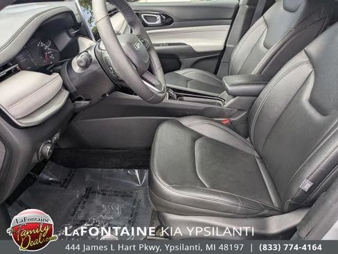 Used 2025 Jeep Compass Limited AWD/4WD image 12