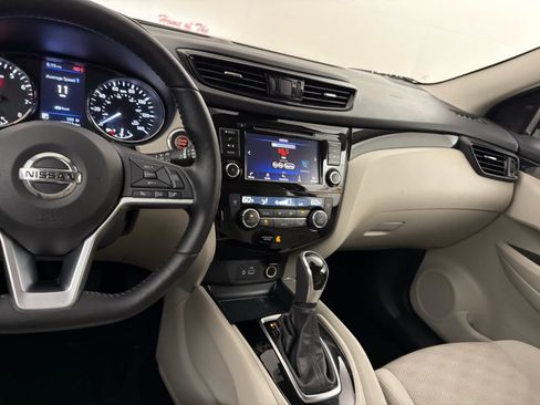 Certified 2022 Nissan Rogue Sport SV FWD image 18