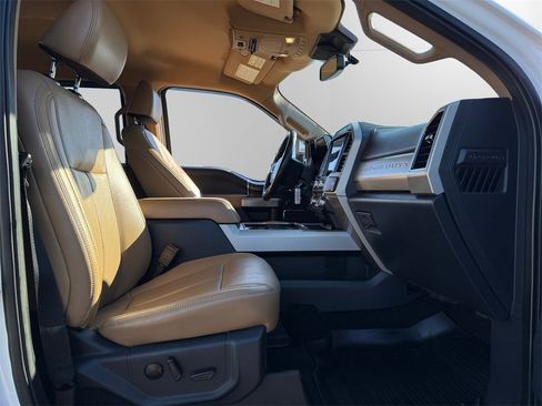 Certified 2022 Ford F250 Lariat w/ Chrome Package image 15