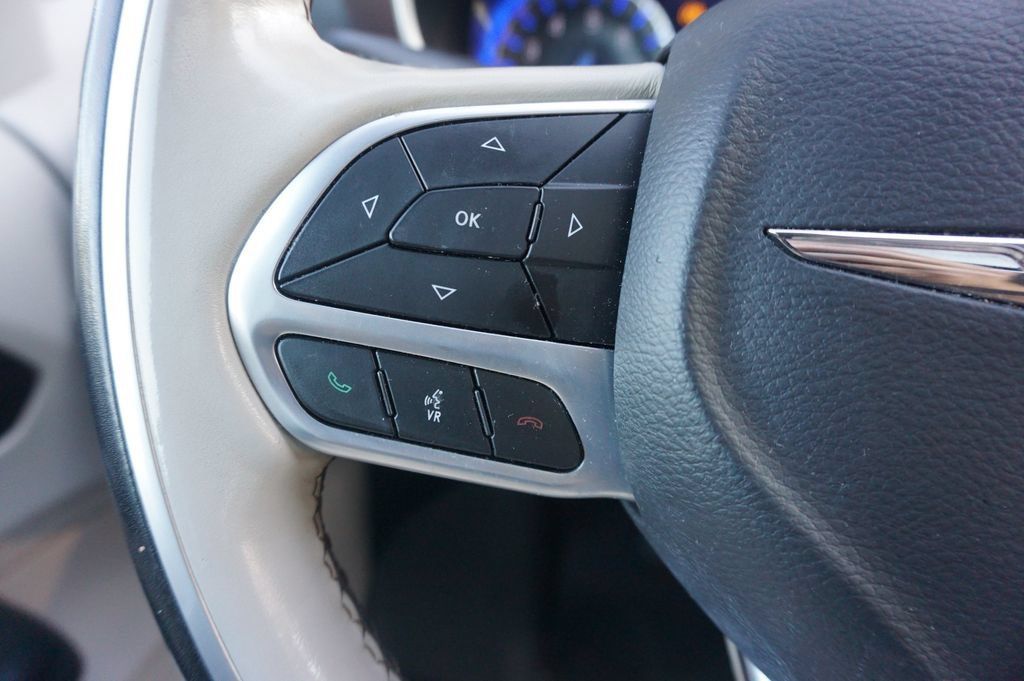 Used 2020 Chrysler Pacifica Limited FWD image 7