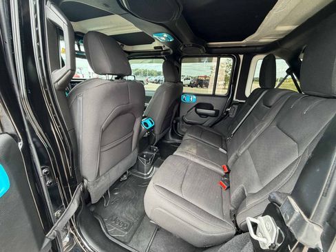Used 2019 Jeep Wrangler Unlimited Sport S AWD/4WD image 17