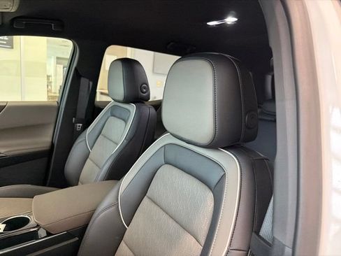 New 2027 Chevrolet Equinox LT w/ Convenience Package II AWD/4WD image 16