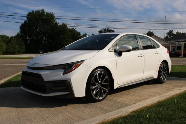 Used 2022 Toyota Corolla SE w/ SE Premium Package FWD image 7