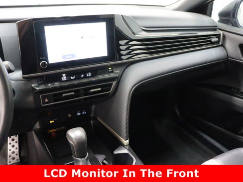 Used 2025 Toyota Camry SE image 16