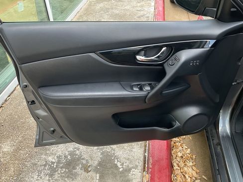 Used 2020 Nissan Rogue SL image 12