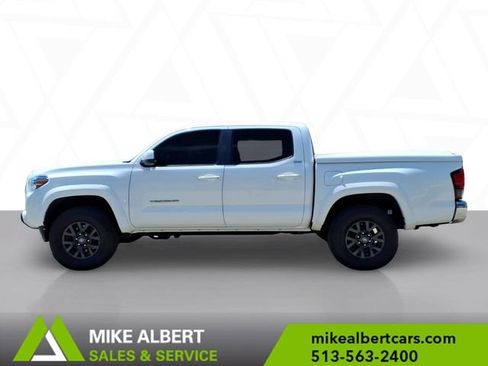 Used 2021 Toyota Tacoma SR5 AWD/4WD image 4