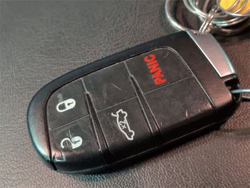 Used 2015 Chrysler 200 Limited image 29