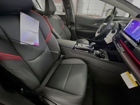 New 2025 Toyota Prius Plug-In Hybrid image 28