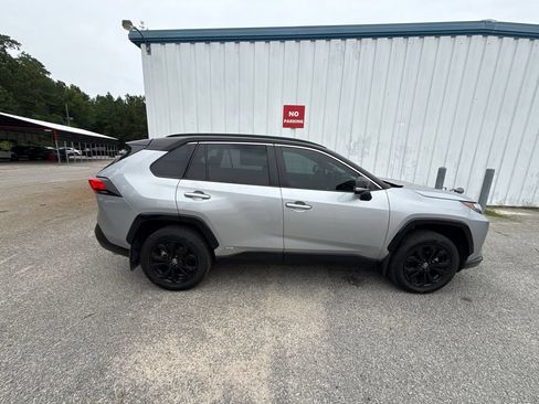 Used 2024 Toyota RAV4 XSE AWD/4WD image 9