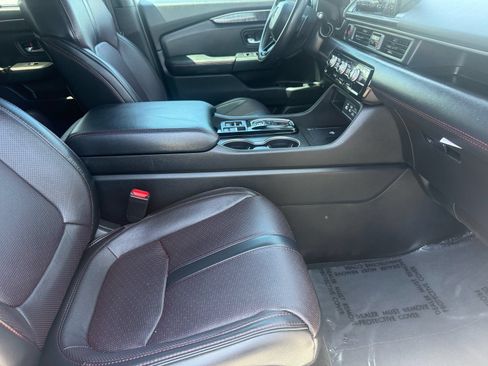 Used 2025 Honda Pilot Black Edition image 29