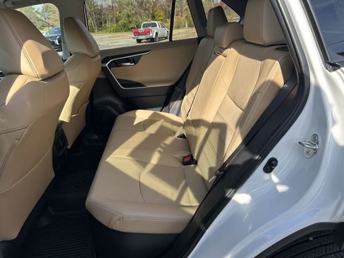 Used 2022 Toyota RAV4 Limited image 18