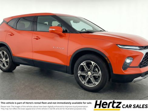 Used 2025 Chevrolet Blazer LT image 1
