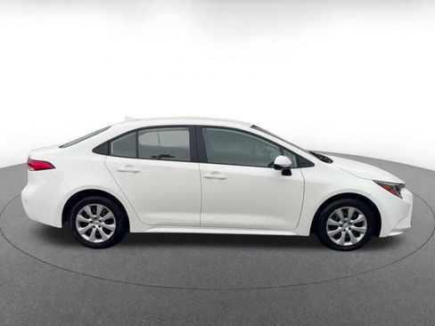 Used 2025 Toyota Corolla LE FWD image 13