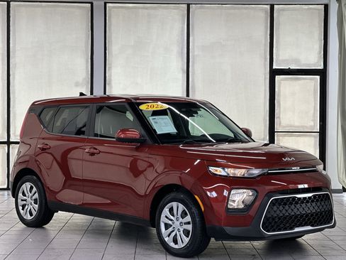 Used 2022 Kia Soul LX FWD image 1