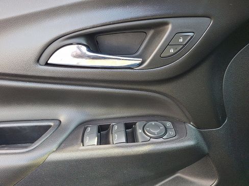 Used 2020 Chevrolet Equinox LT image 11