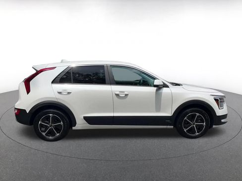 Used 2026 Kia Niro LX FWD image 16