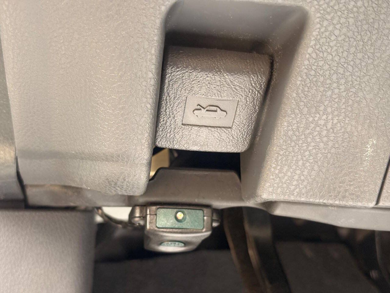 Used 2018 Toyota Camry LE FWD image 37