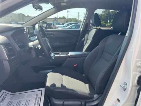 Used 2024 Nissan Rogue S FWD image 17