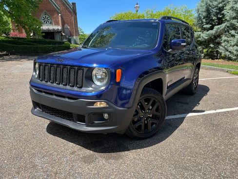 Used 2018 Jeep Renegade Altitude AWD/4WD image 49