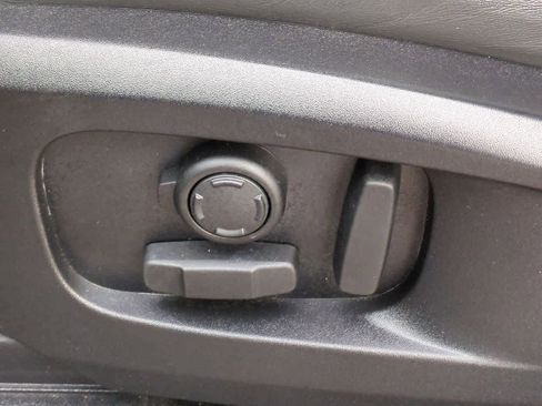 Used 2023 Land Rover Defender 110 X-Dynamic SE image 17