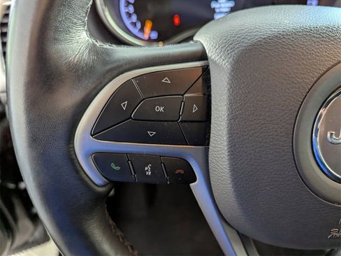 Used 2021 Jeep Grand Cherokee Laredo X image 24