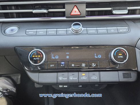 Used 2024 Hyundai Elantra SEL image 17