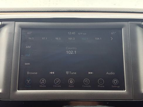 Used 2019 Chrysler Pacifica Touring-L FWD image 19