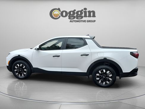 Certified 2025 Hyundai Santa Cruz SE FWD image 2