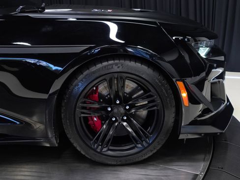 Used 2021 Chevrolet Camaro ZL1 RWD image 50